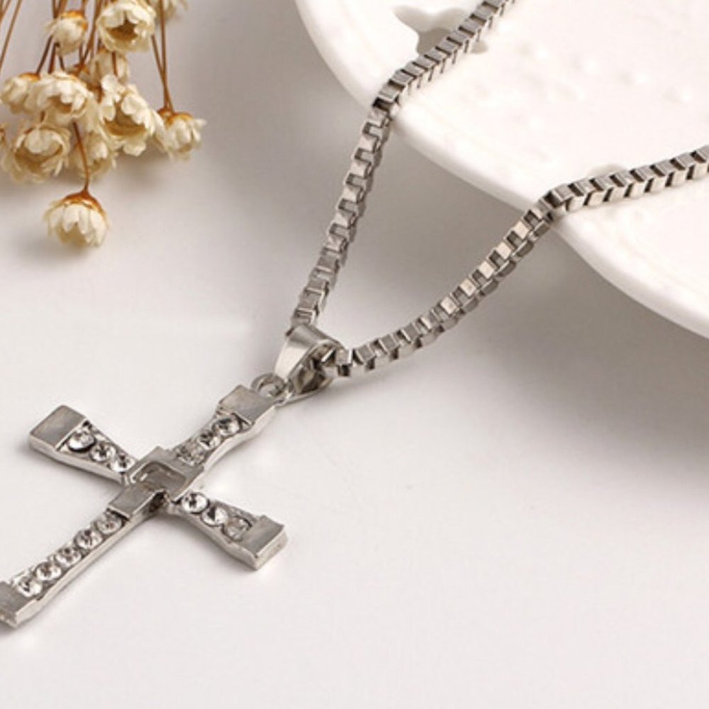 Top Quality Silver Unisex Cross Necklace